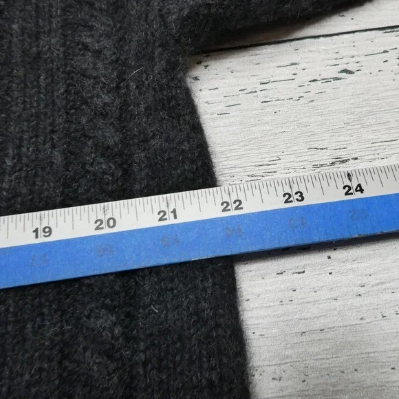 L.L. Bean Sweater Womens Medium Gray Wool Cable Knit Turtleneck Made Ireland
